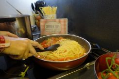 Les spaghetti al pomodoro fresco e basilico de Isabella Baffa, simples et bons. Photos DR
