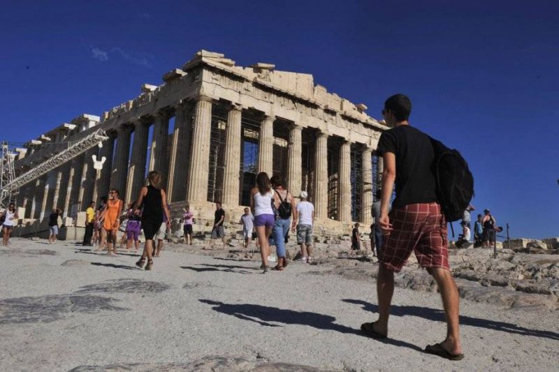 La Grèce ouvre lundi sa saison touristique, la Grande-Bretagne exclue