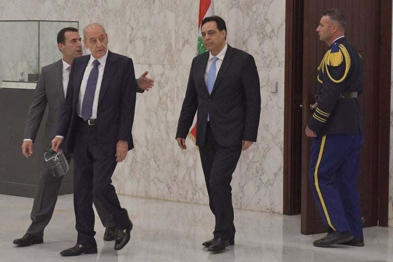 La stratégie de défense s’invite dans un dialogue « national » pourtant monochrome