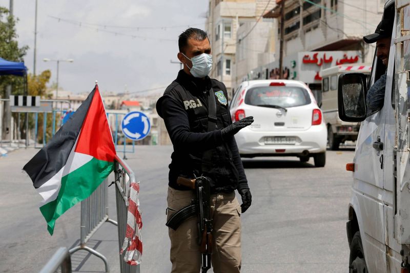 Israël et Palestiniens durcissent les restrictions alors que le coronavirus réapparaît
