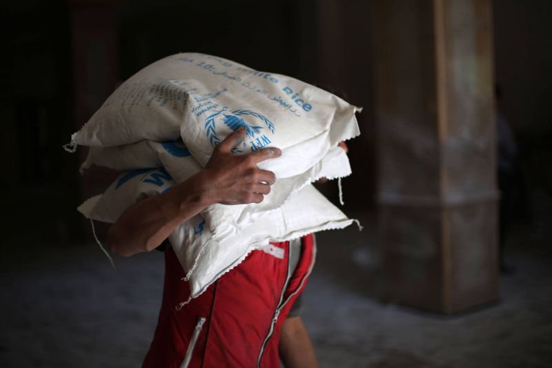 Aide humanitaire en Syrie : tous les chemins mènent-ils à Assad ?