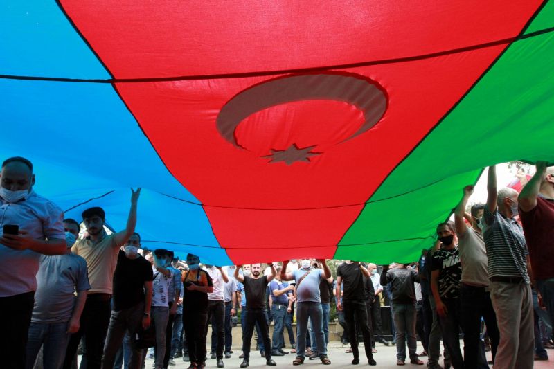 Une manifestation réclamant la guerre contre l'Arménie dispersée