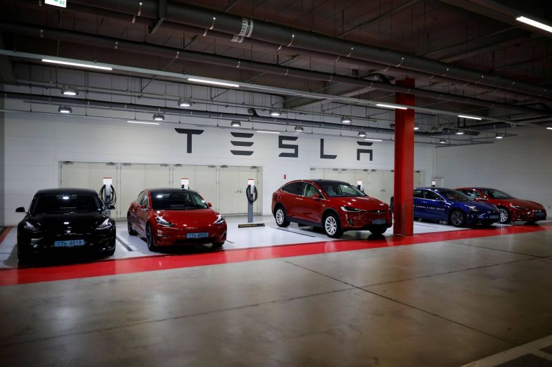 Tesla promet la voiture autonome pour demain, mais la route est encore longue
