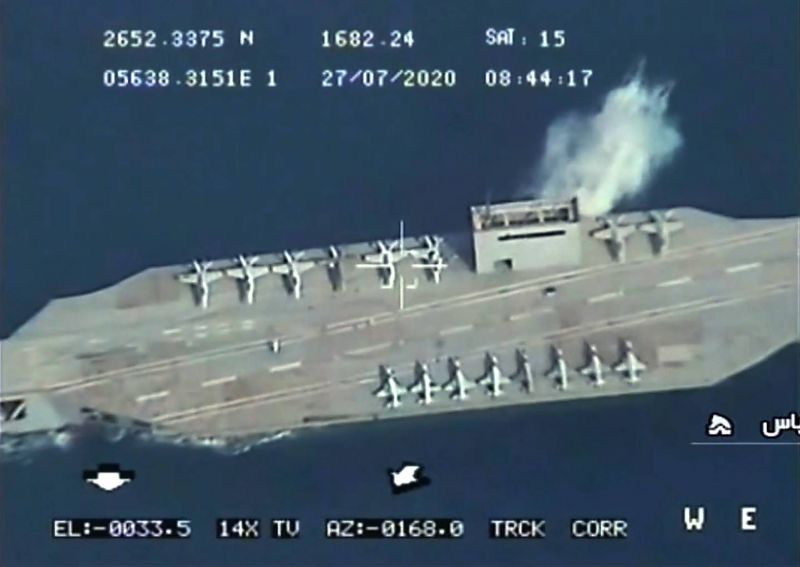 L'Iran a visé un faux porte-avions américain lors d'exercices dans le Golfe