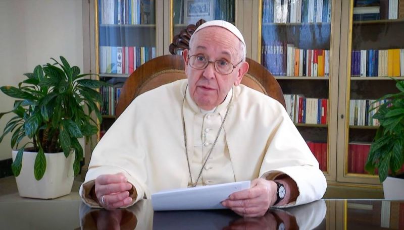 Le pape François déplore 
