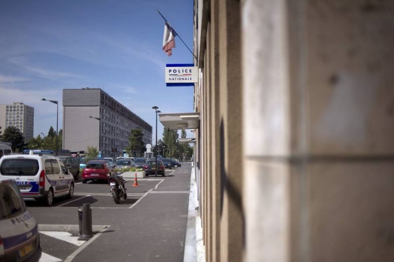 Un commissariat de police attaqué au mortier d'artifice