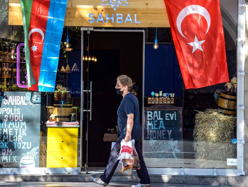 En Azerbaïdjan, l’amour exalté pour le « grand frère » turc