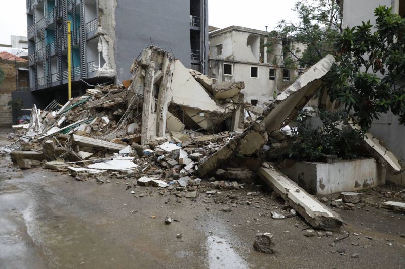 Inondations et effondrement d'un immeuble au Liban après de fortes pluies