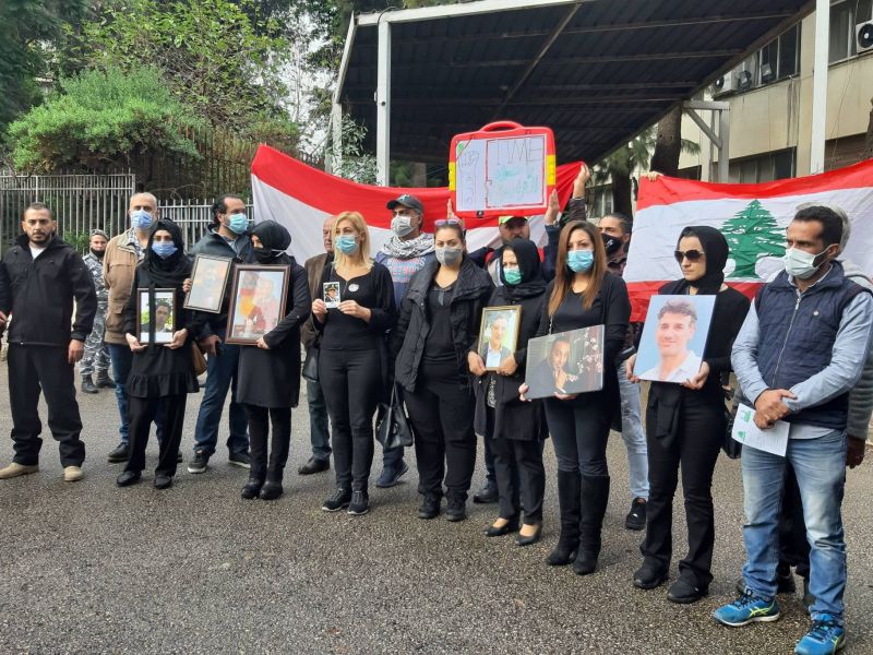 Aid checks were given to families of the victims of the Beirut port blast ... but banks wouldn't cash them Aid checks were given to families of the victims of the Beirut port blast ... but banks wouldn't cash them