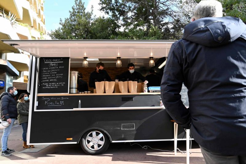 Pour survivre, les chefs marseillais se mettent au camion de restauration