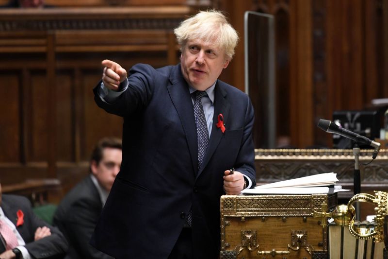 Malgré une rébellion, Boris Johnson fait adopter ses restrictions post-confinement