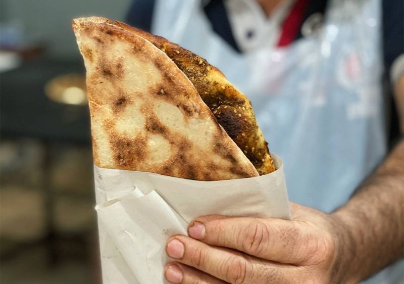 « Comme d’habitude : une zaatar, une extra et une cocktail ! »