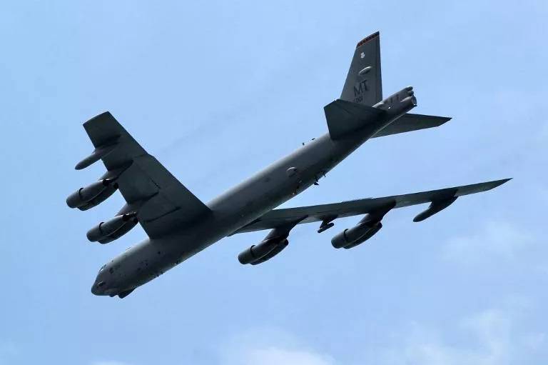 Deux bombardiers B-52 américains survolent le Golfe