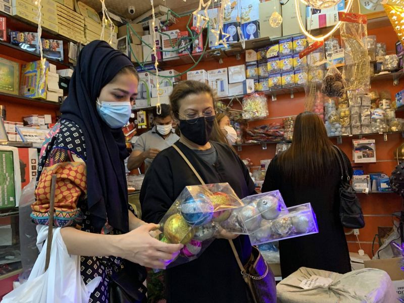 Décorations de Noël en vente à Riyad, le signe d'une évolution