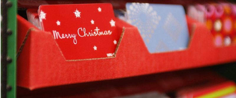 Des centaines de carte-cadeaux et poèmes offerts par un père Noël anonyme