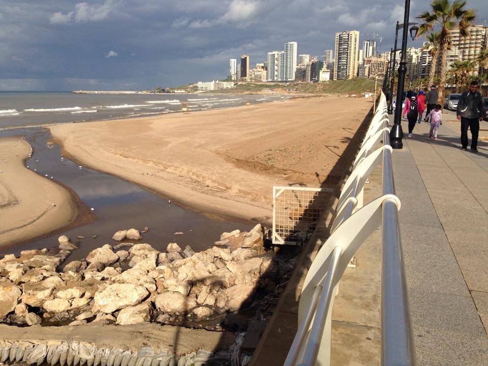 Pourquoi les eaux usées de Beyrouth continuent d’être déversées dans la mer...