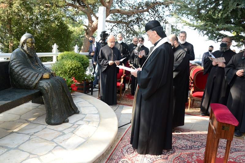 Raï inaugure une statue du patriarche Hoayek