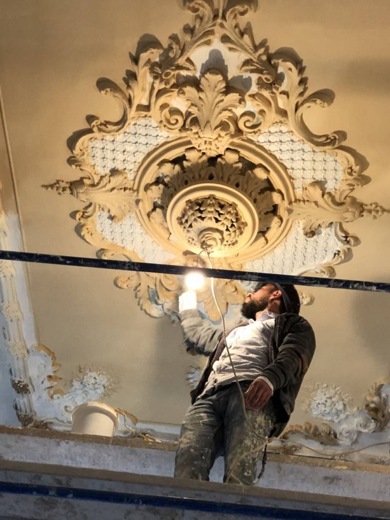 La passion et l’expertise au secours des plafonds du palais Baz Dagher