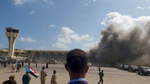 Vingt-six morts dans des explosions à l'arrivée du gouvernement d'union à Aden Vingt-six morts dans des explosions à l'arrivée du gouvernement d'union à Aden