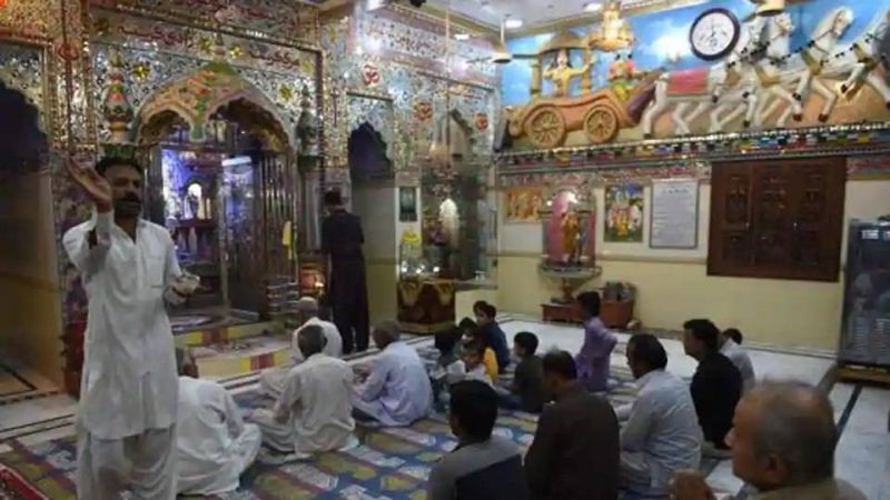 Un temple hindou incendié par une foule de musulmans