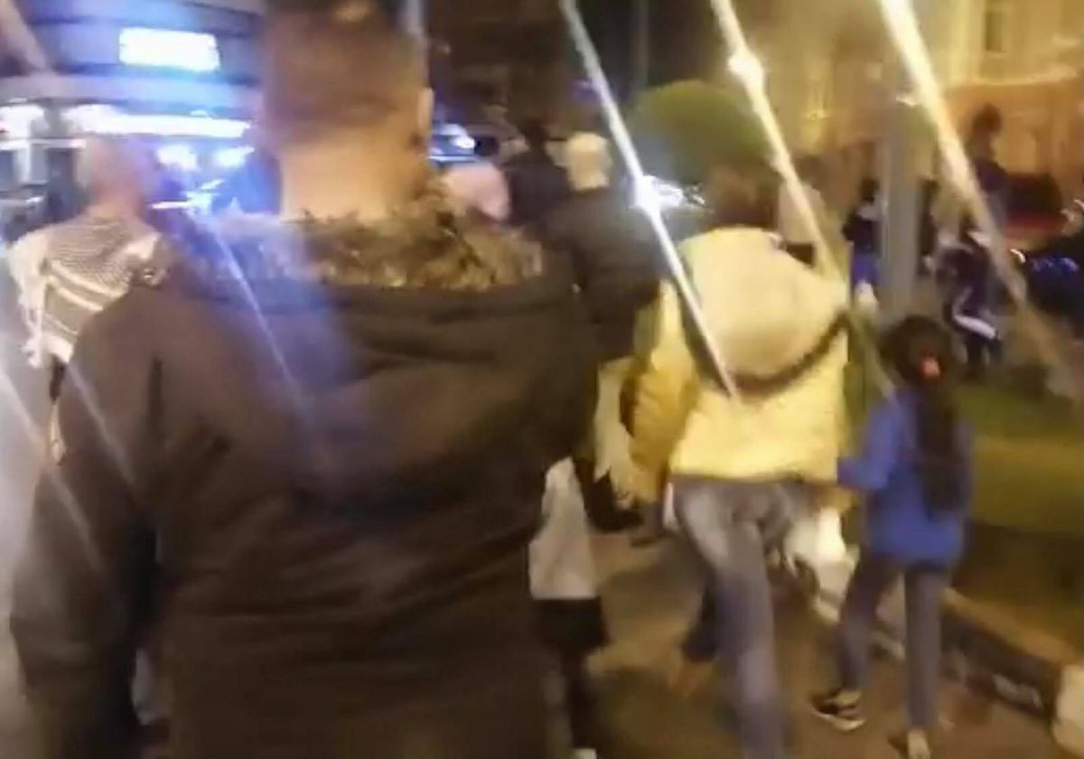Des dizaines de protestataires bravent le confinement à Tripoli