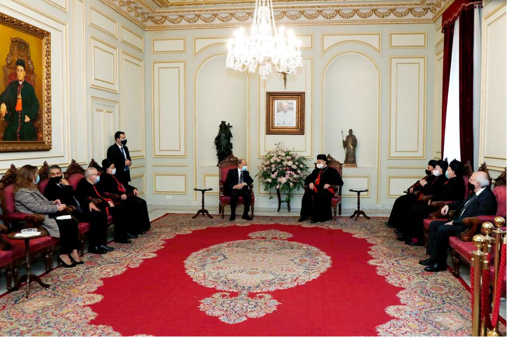 Aoun et Hariri se barricadent chacun derrière sa tranchée constitutionnelle Aoun et Hariri se barricadent chacun derrière sa tranchée constitutionnelle