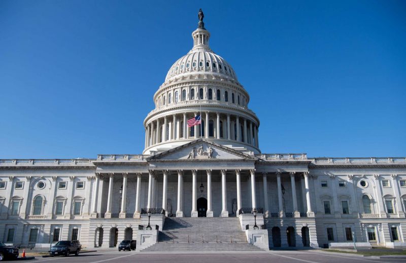 Trois parlementaires américains contaminés après les violences au Capitole