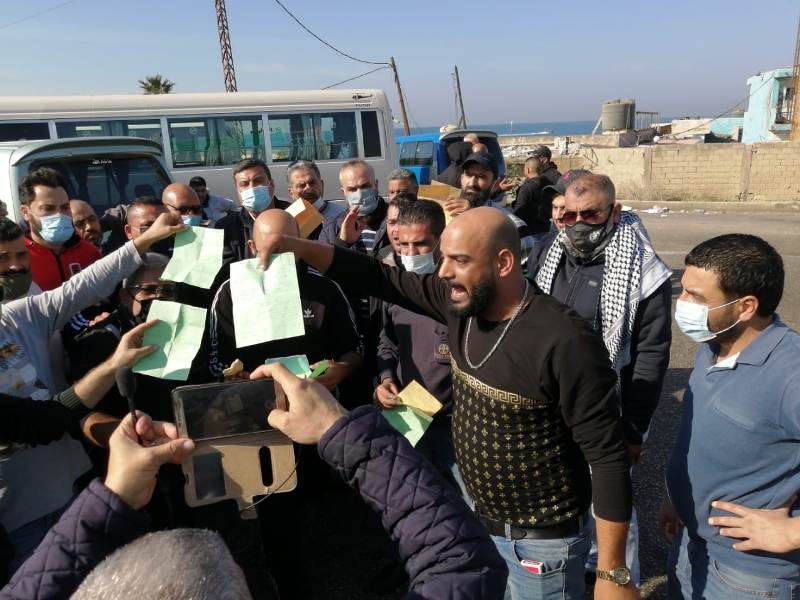 Un homme tente de s'immoler lors d'un sit-in de chauffeurs de bus à Tripoli