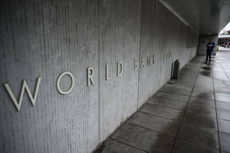 Une reprise économique modérée et fragile en 2021, prévoit la Banque mondiale