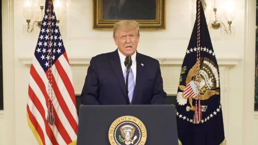 La présidence Trump vacille, Biden se pose en pacificateur
