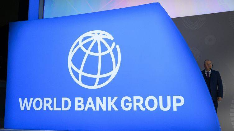 Inquiète des contaminations au Covid-19, la Banque mondiale révise en baisse la croissance
