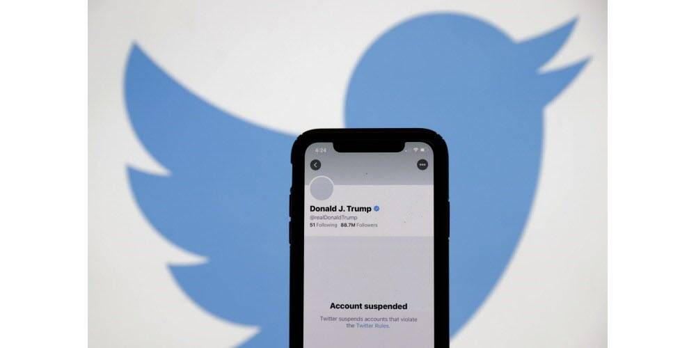 Les géants de la tech purgent internet des extrémistes pro-Trump