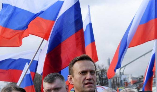 Les services pénitentiaires russes promettent d'arrêter Navalny en cas de retour