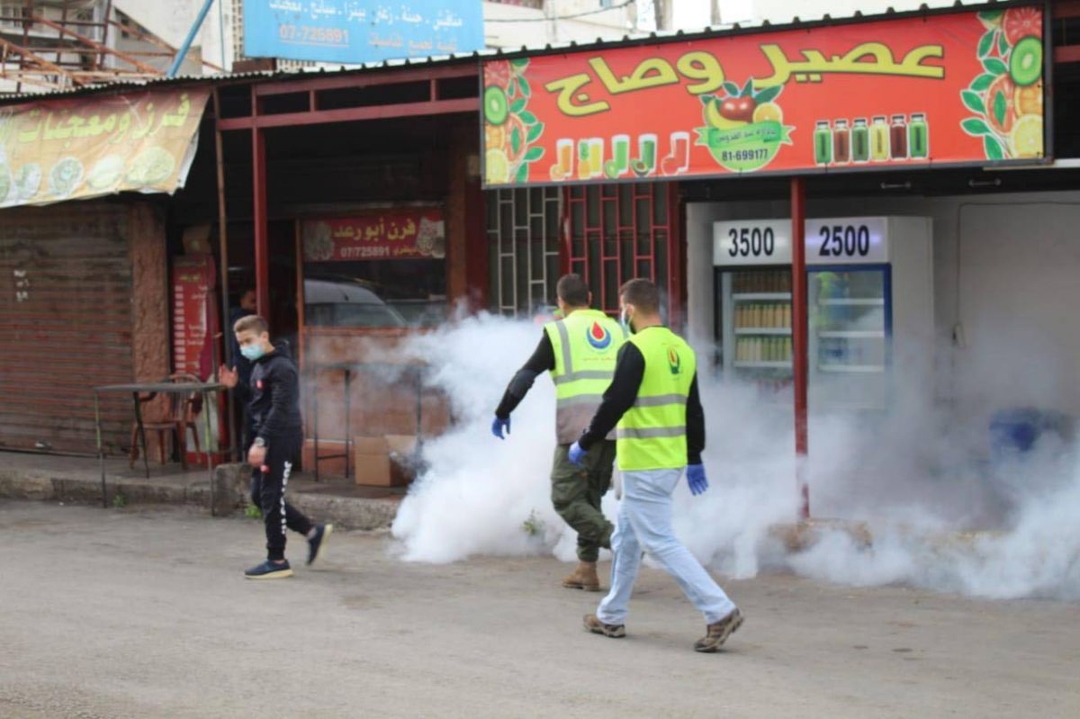 Désinfection, suivi de patients, distribution d'aides : le Hezbollah 