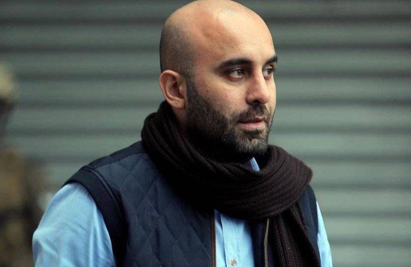 Après sa comparution, le journaliste Radwane Mortada libéré sous caution d'élection de domicile