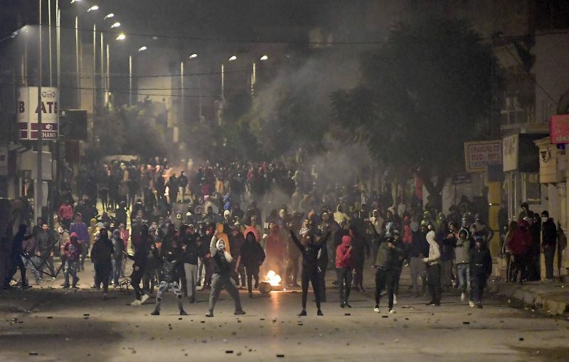 Tension en Tunisie après quatre nuits consécutives de heurts