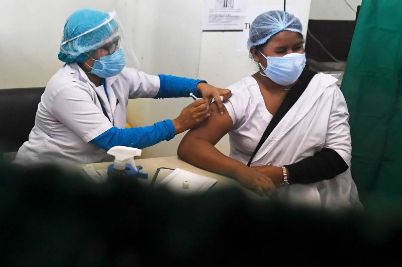 Près de 200.000 vaccinés en Inde, accélération des campagnes en Europe