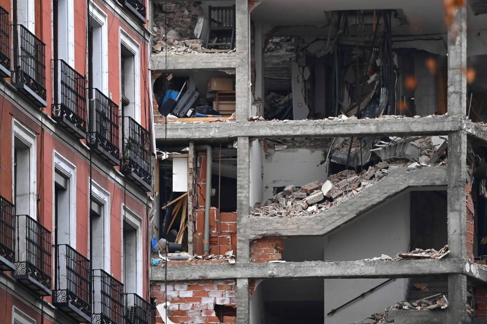 Au moins trois morts dans une explosion apparemment due au gaz à Madrid