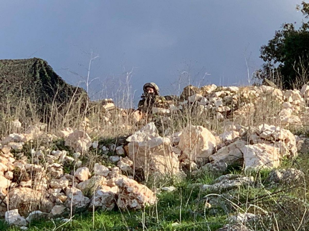 Des militaires et deux chars israéliens franchissent la barrière technique