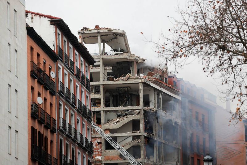 Une explosion due au gaz dévaste une rue de Madrid : au moins trois morts et un disparu