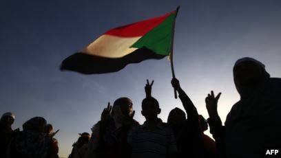 Manifestation contre la normalisation avec Israël, drapeau brûlé