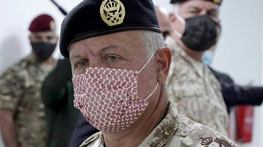 Le roi de Jordanie et le prince héritier se font vacciner Le roi de Jordanie et le prince héritier se font vacciner
