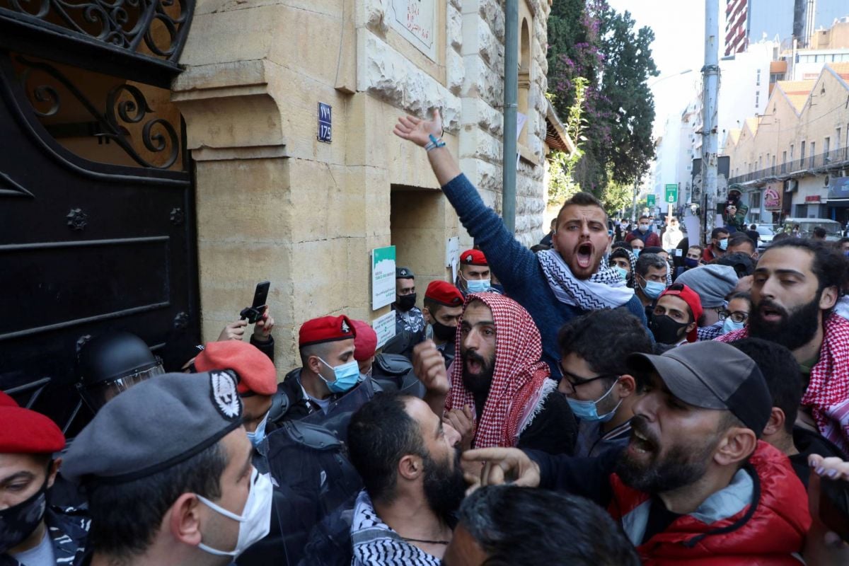 Nouveaux frais univeristaires : grève des étudiants de l’AUB et de la LAUv