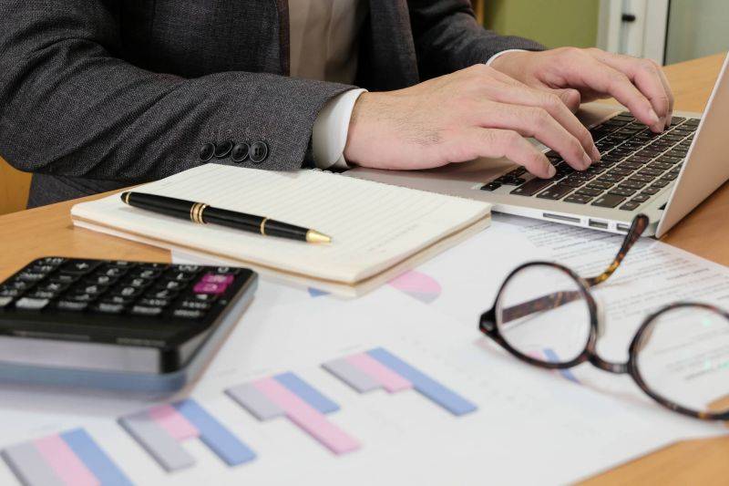 Facturation en livres : l’ordre des experts-comptables clarifie sa position