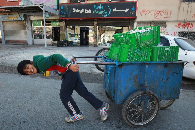 En Jordanie, la pandémie a poussé des milliers d'enfants à travailler