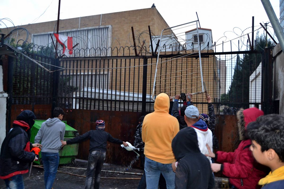 Au moins vingt-trois blessés à Tripoli lors d'échauffourées entre forces de l'ordre et manifestants