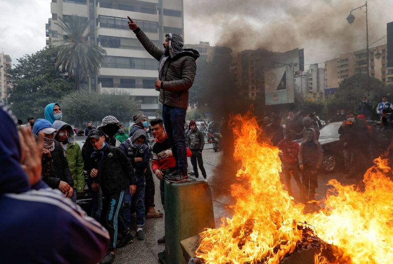Décès d'un manifestant blessé lors des violences à Tripoli