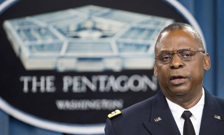 L'ex-général afro-américain Lloyd Austin prend la tête du Pentagone