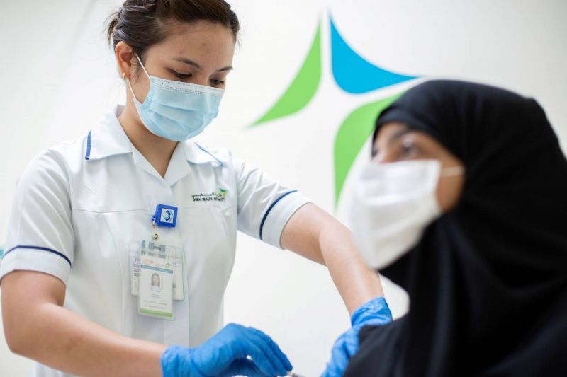 Dubaï ralentit les vaccinations face aux retards de livraison de Pfizer