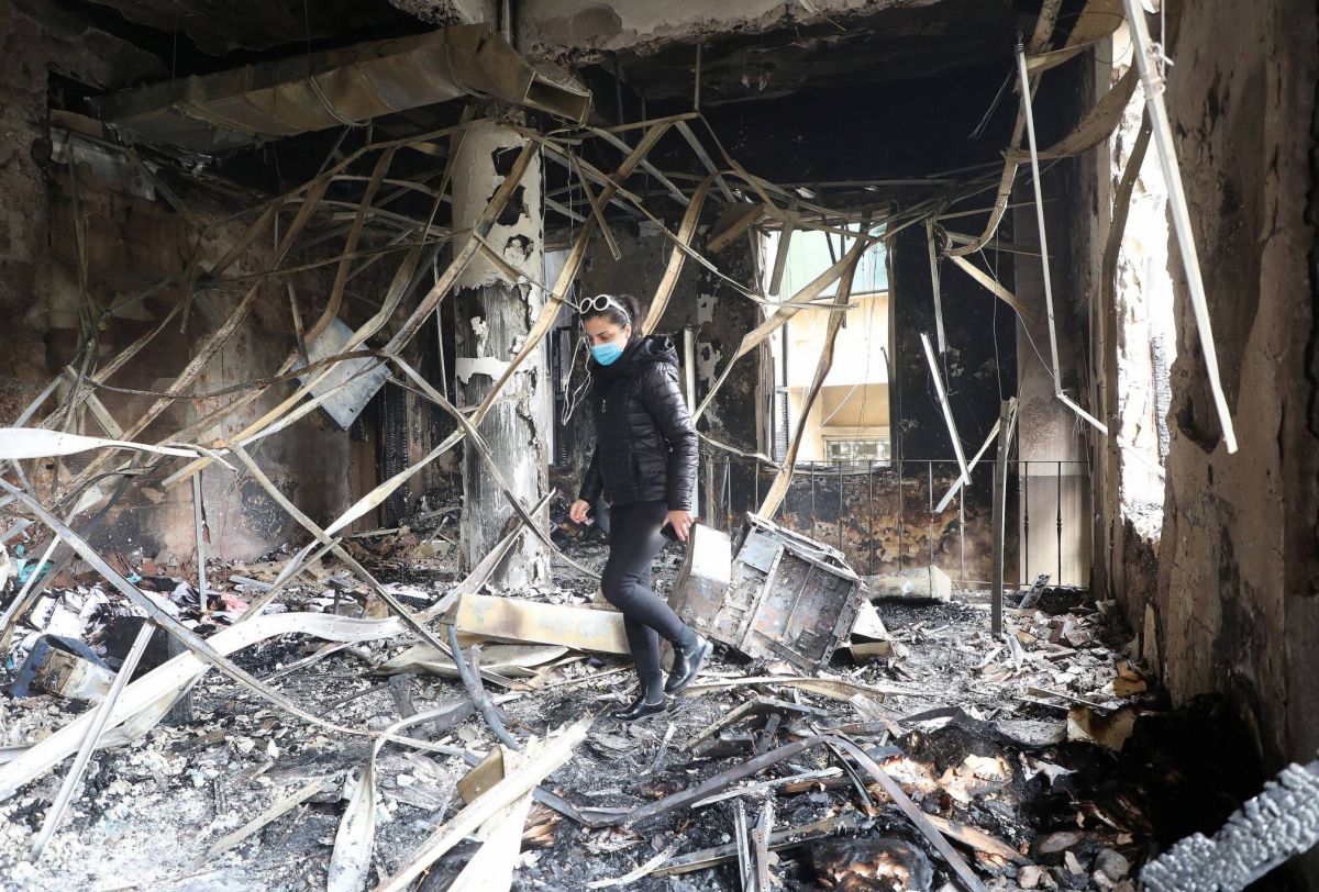 Tollé après l'incendie de la municipalité de Tripoli par des manifestants